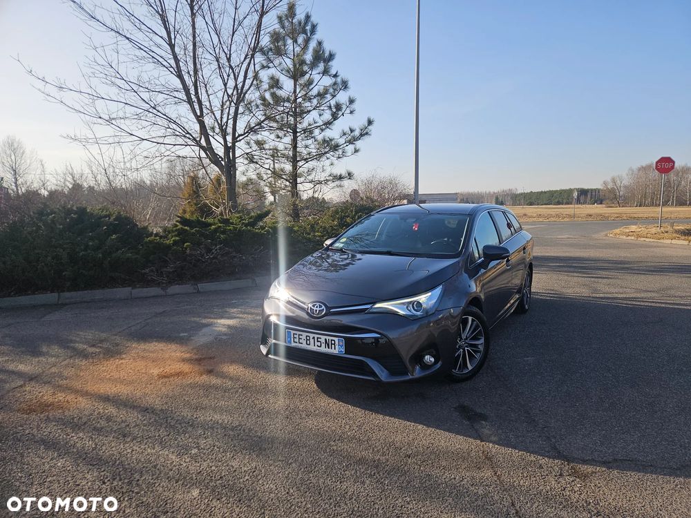 Toyota Avensis 2.0 D-4D Premium - 4