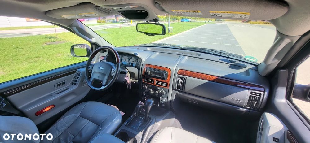 Jeep Grand Cherokee - 12