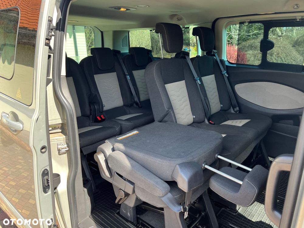 Ford Tourneo Custom - 11