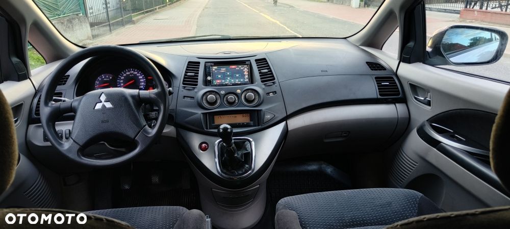 Mitsubishi Grandis - 5