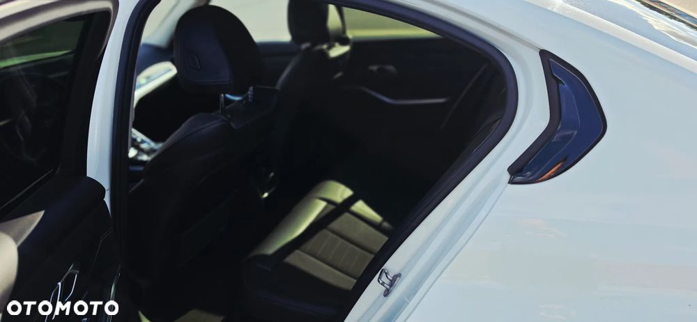 BMW Seria 3 320d M Sport - 15