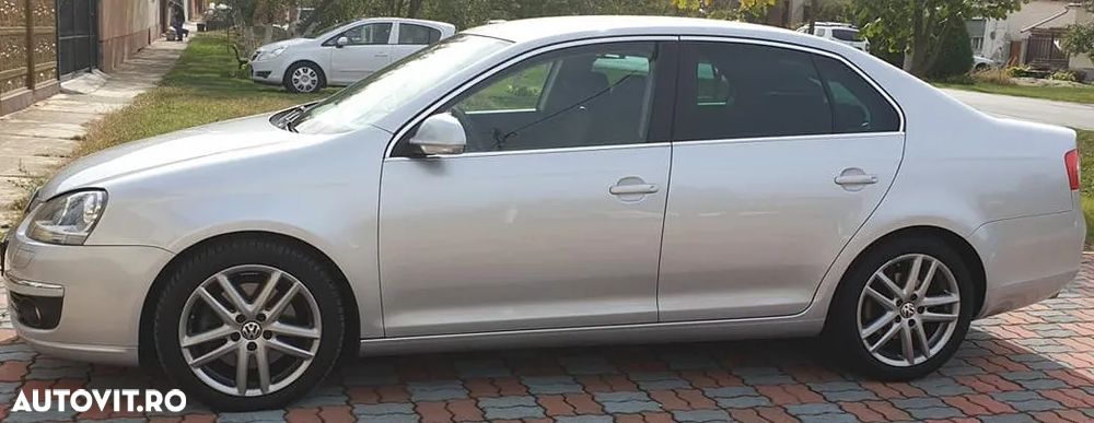Volkswagen Jetta 2.0 TDI DPF Sportline - 2