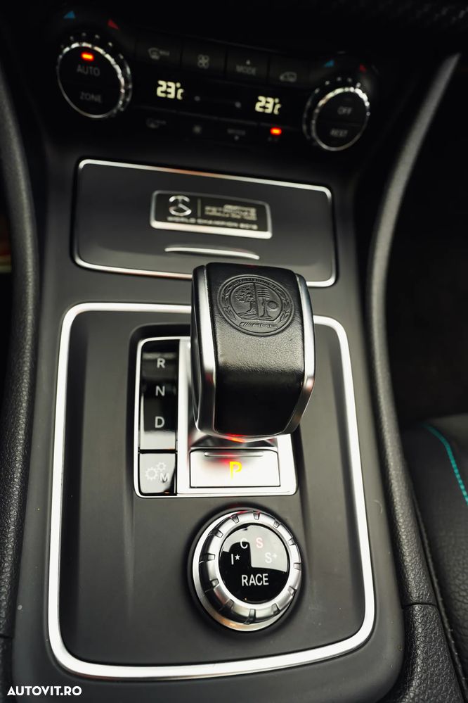 Mercedes-Benz A 45 AMG 4Matic AMG Speedshift 7G-DCT PETRONAS 2015 World Champion Edition - 4