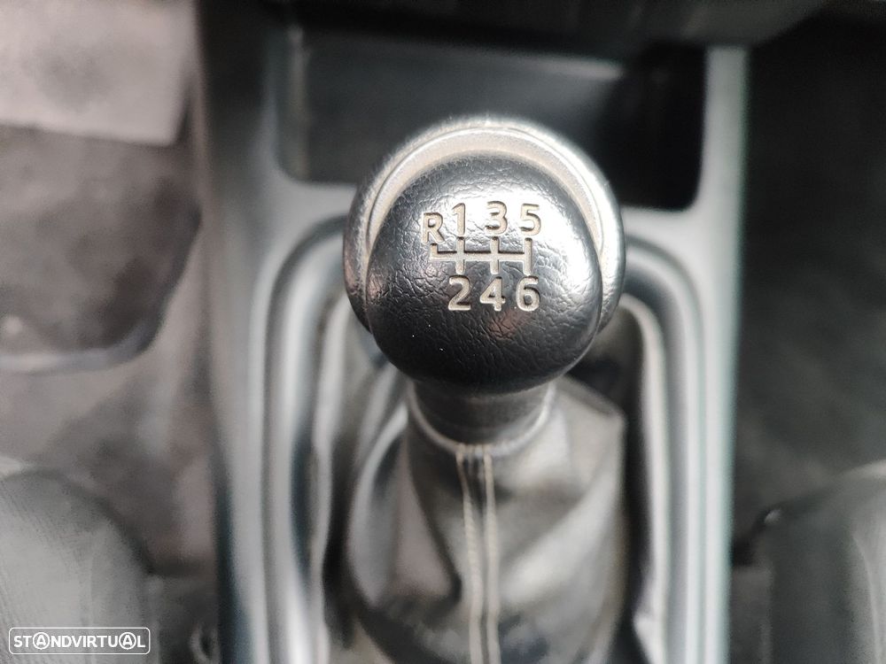 Toyota Hilux 2.4 D-4D 4WD CD CH - 11