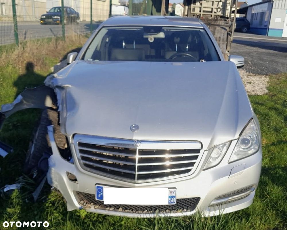 Mercedes-Benz Klasa E 350 CDI DPF BlueEFFICIENCY 7G-TRONIC Avantgarde - 4