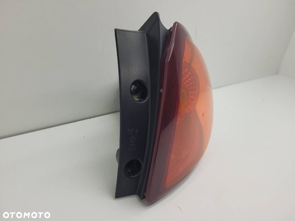 LAMPA TYŁ TYLNA PRAWA W BŁOTNIK SEAT ALTEA LIFT EU 5P0945112F 5P0945096J - 2