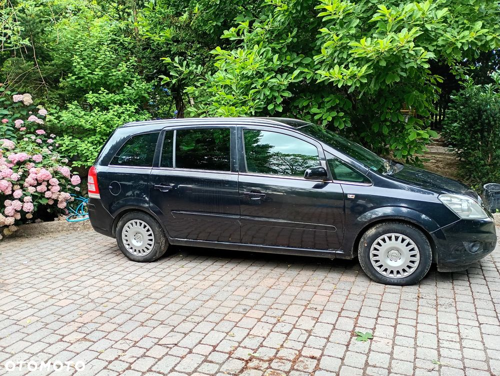 Opel Zafira 1.8 Cosmo - 1