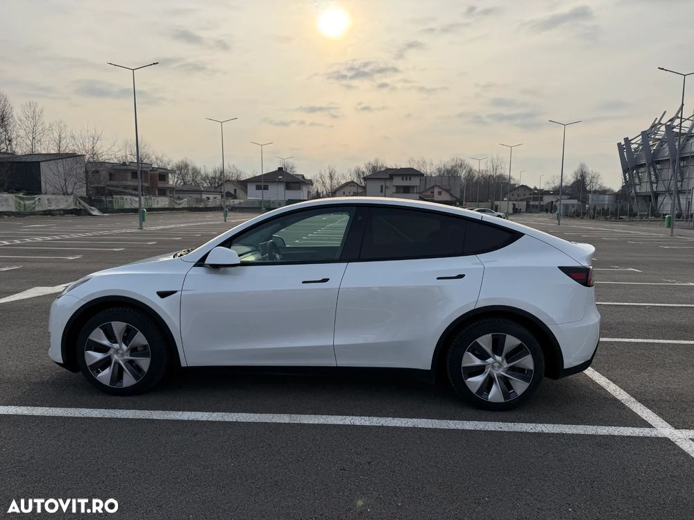 Tesla Model Y - 5