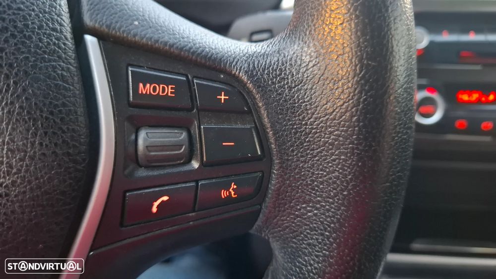 BMW 318 d Line Sport - 44