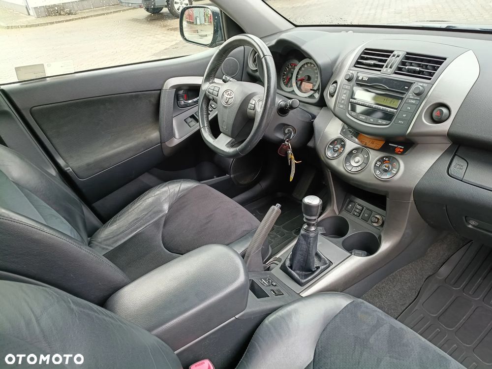 Toyota RAV4 2.0 VVT-i Premium - 11