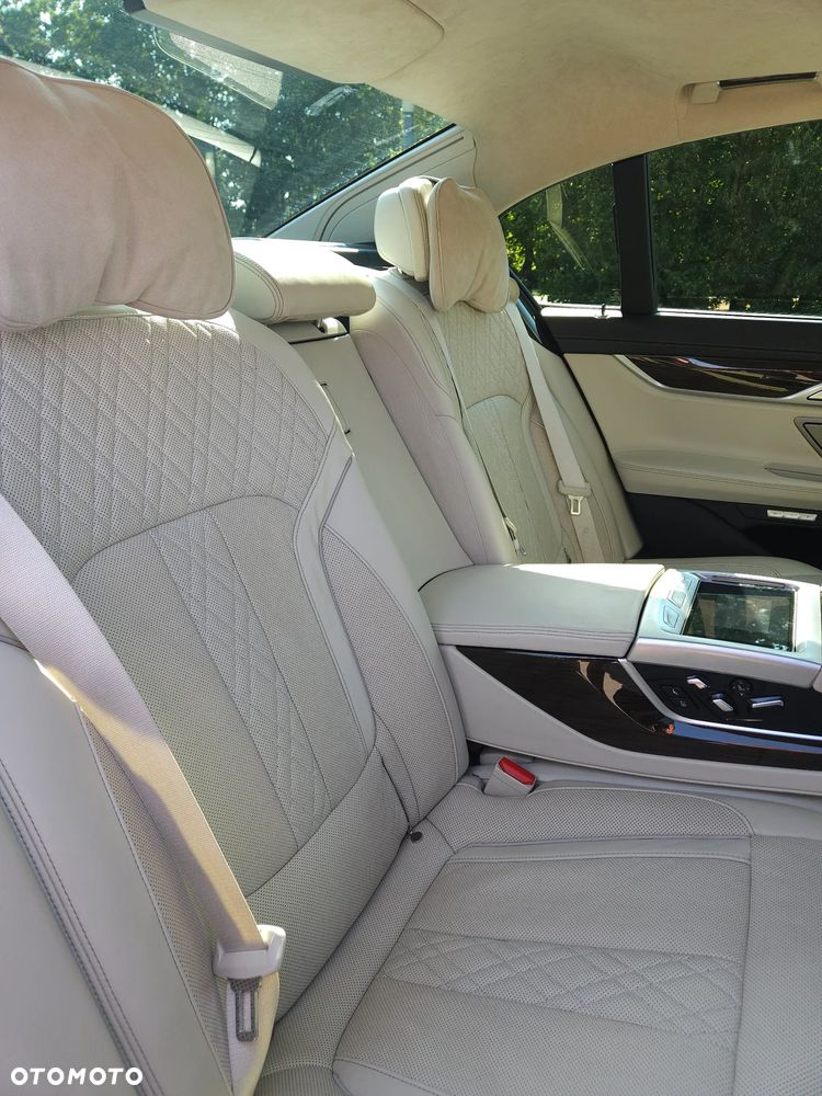 BMW Seria 7 750i xDrive - 26