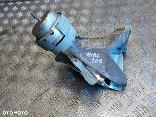 AUDI A4 B6 2.0B ŁAPA PODUSZKA SILNIKA WSPORNIK