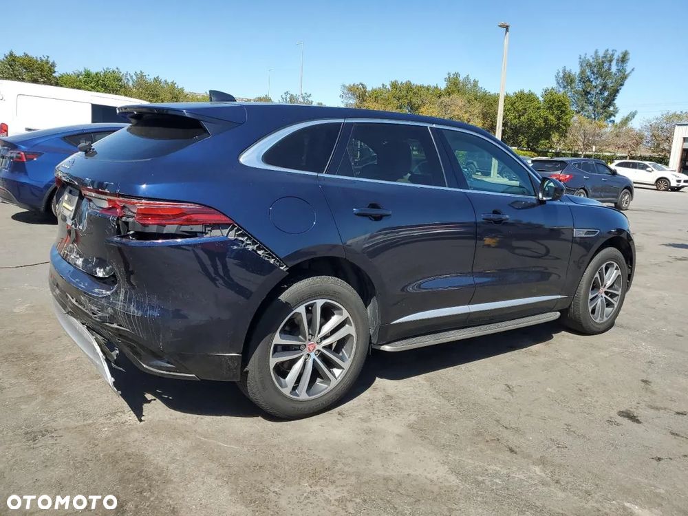 Jaguar F-Pace P250 AWD R-Dynamic S - 4