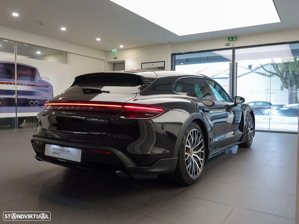 Porsche Taycan Cross Turismo 4 - 5
