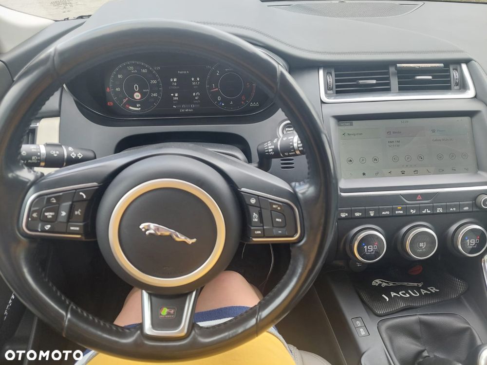 Jaguar E-Pace 2.0 i4D FWD R-Dynamic SE - 11