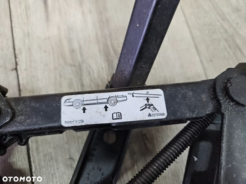 Lewarek podnośnik klucz Chevrolet HHR 2,4 2008r oryginalny 22722566 - 3