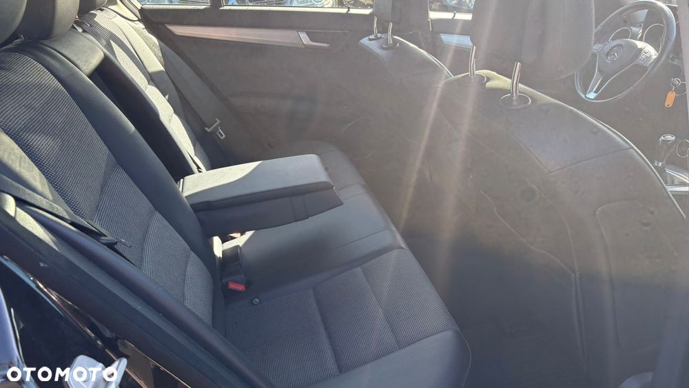 Mercedes-Benz Klasa C 220 CDI Avantgarde - 24