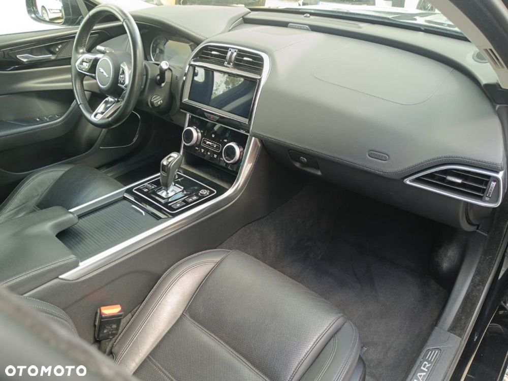 Jaguar XE - 27