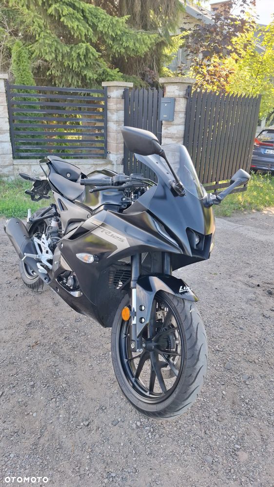 Yamaha YZF - 17
