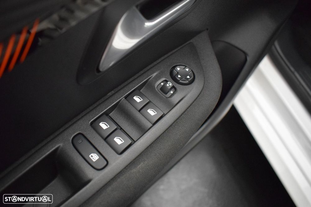 Peugeot 208 1.2 PureTech Active Pack - 17