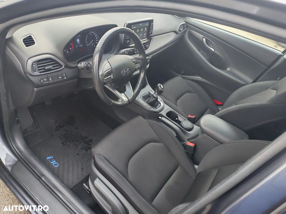 Hyundai i30 1.4 100CP 5DR M/T Highway - 9