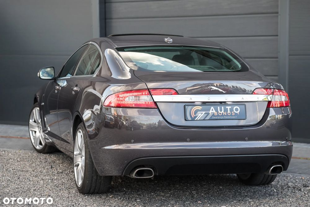 Jaguar XF 4.2 Super V8 - 8