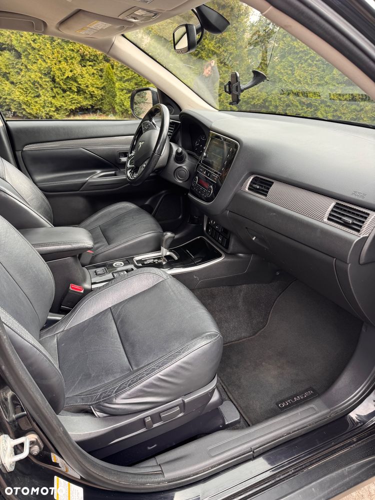 Mitsubishi Outlander - 12