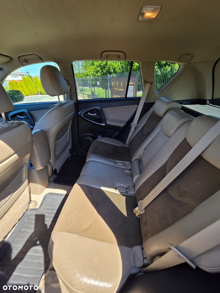 Toyota RAV4 - 11