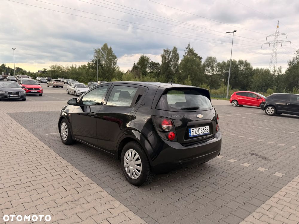 Chevrolet Aveo - 4