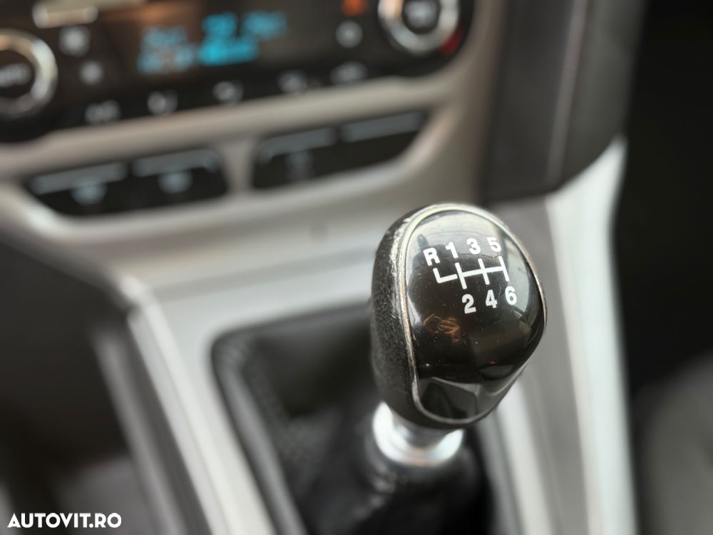 Ford Focus Turnier 1.6 TDCi ECOnetic 88g Start-Stopp-Sy Titanium - 9