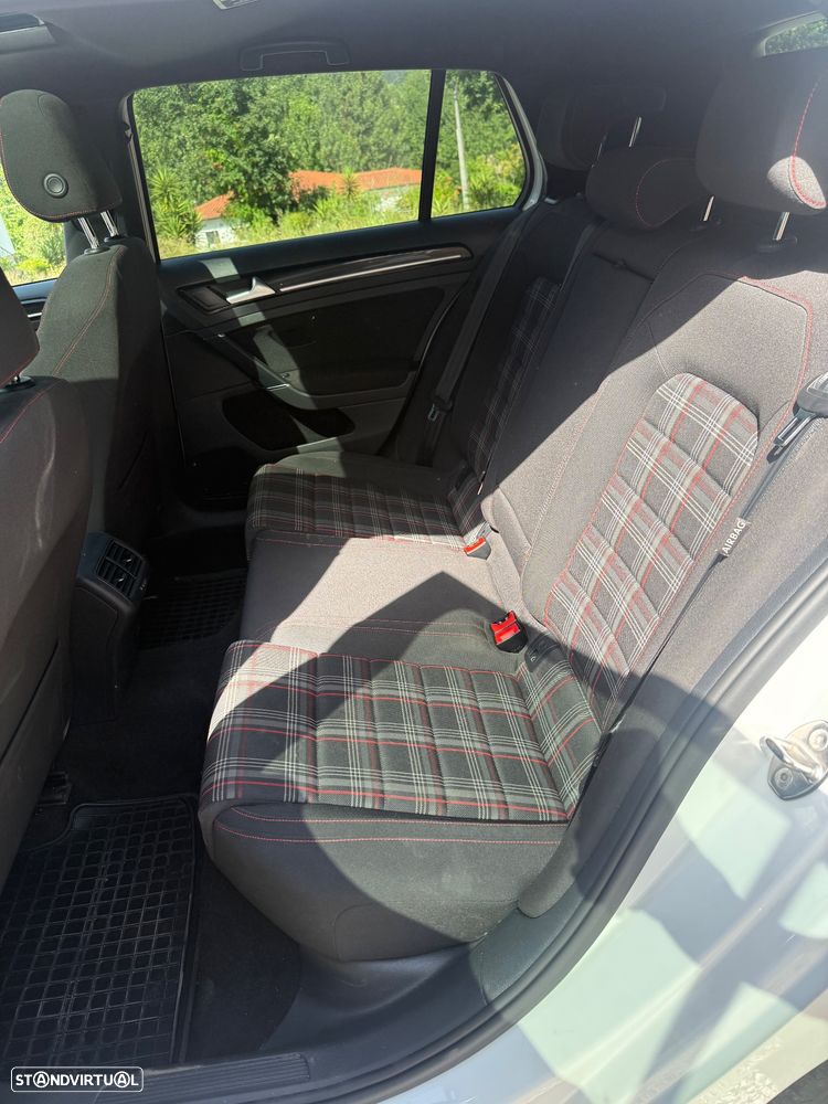 VW Golf GTI Performance BlueMotion DSG - 14