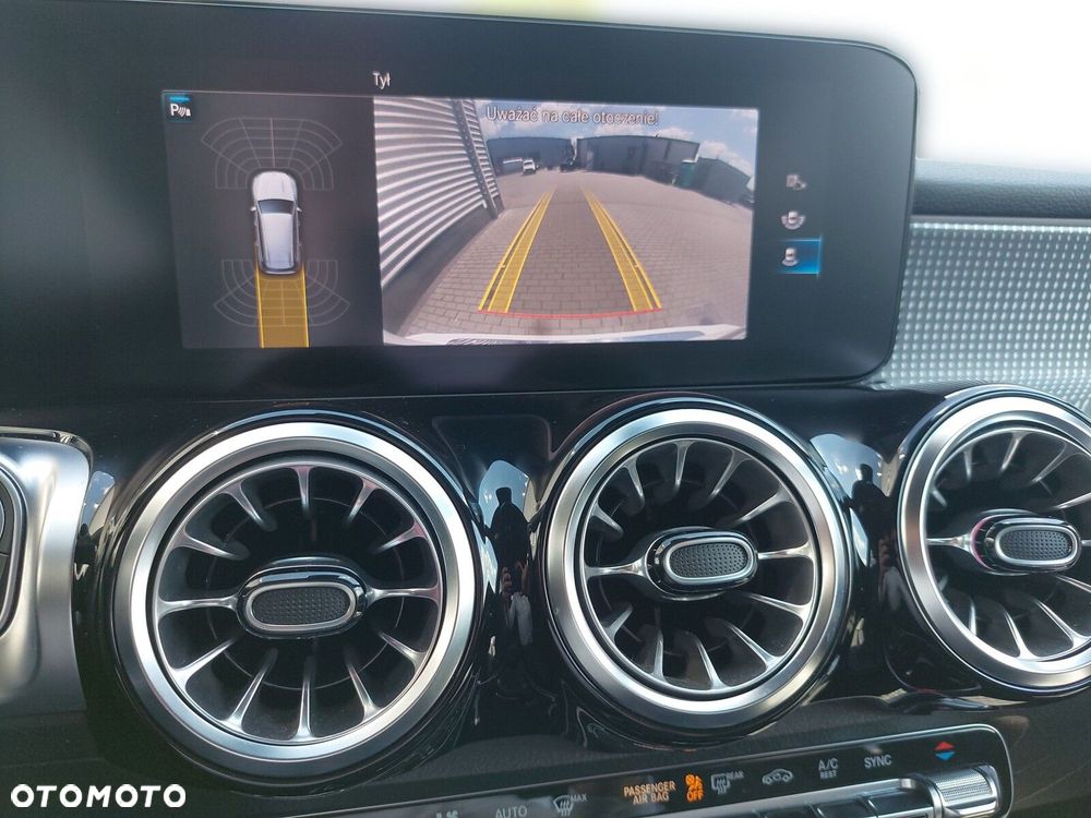 Mercedes-Benz GLB - 18