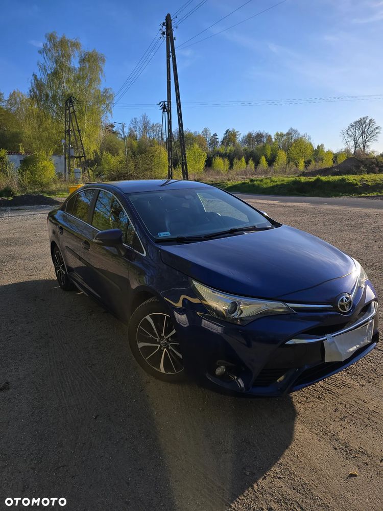 Toyota Avensis 1.8 Premium - 4