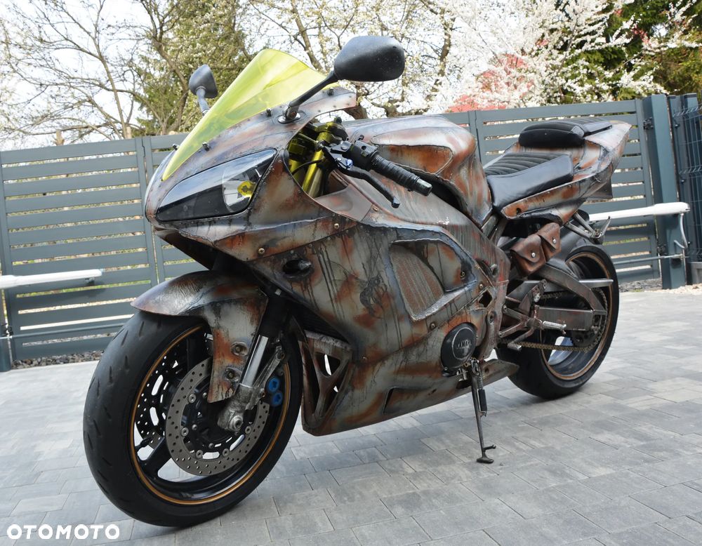 Yamaha R1 - 17