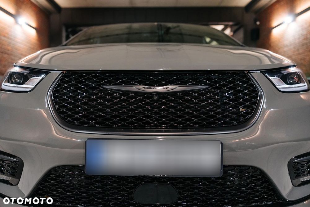 Chrysler Pacifica - 32