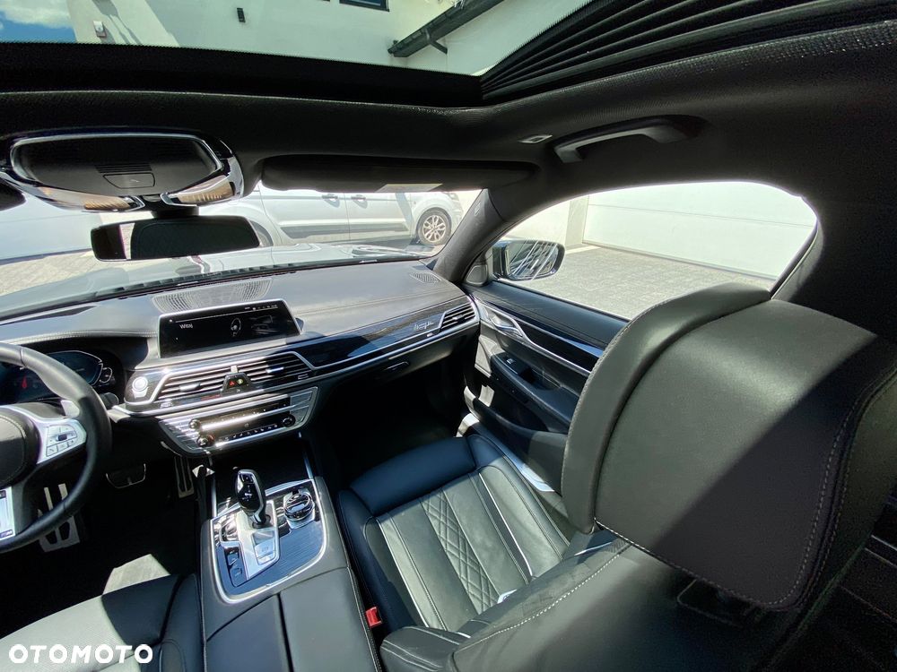 BMW Seria 7 745e sport - 31