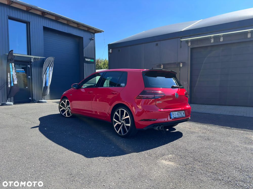Volkswagen Golf - 6