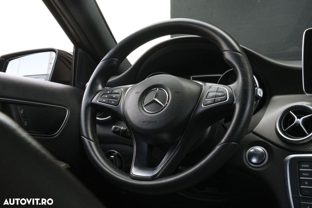 Mercedes-Benz GLA - 15