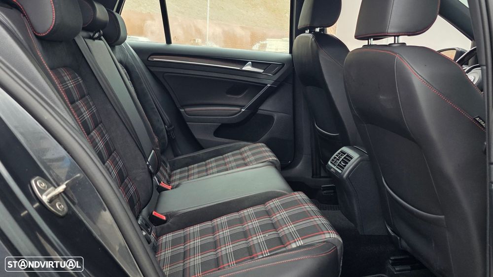 VW Golf 2.0 TSi GTi DSG Performance - 38