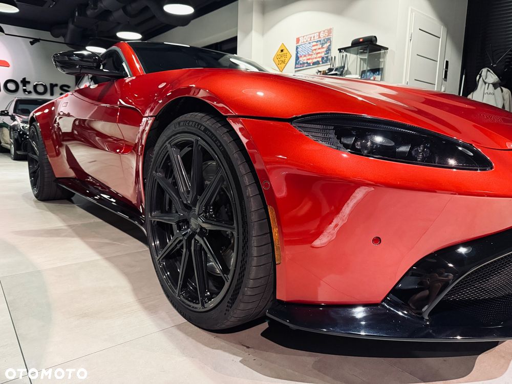 Aston Martin Vantage - 5