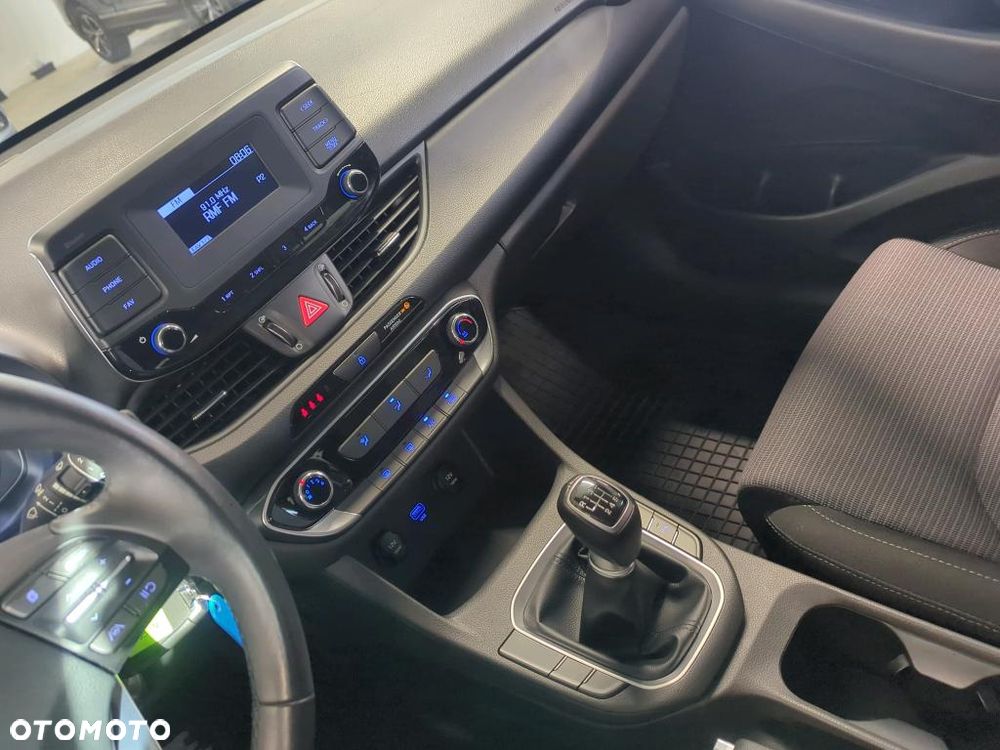 Hyundai i30 1.5 DPI Classic + - 12