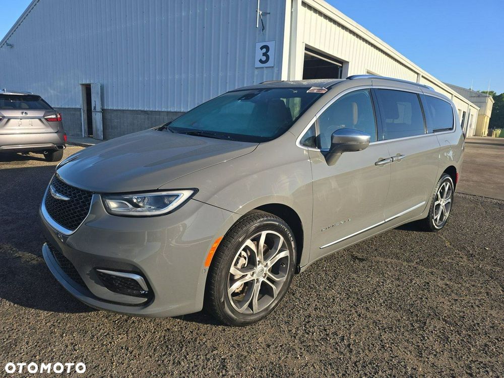 Chrysler Pacifica - 1