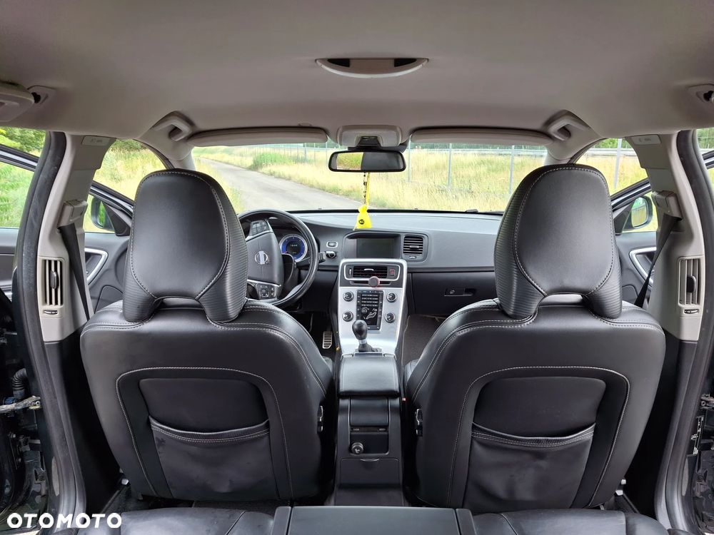 Volvo V60 D3 R-Design - 16