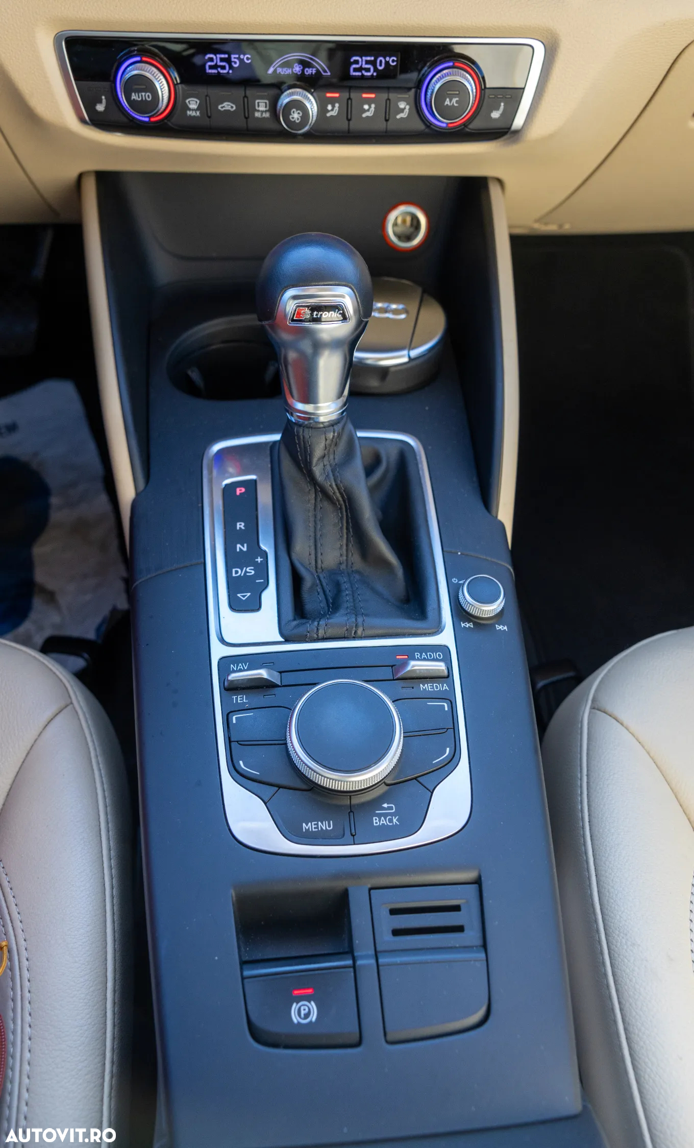 Audi A3 1.6 TDI Stronic Attraction - 9