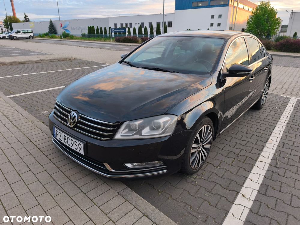 Volkswagen Passat - 1