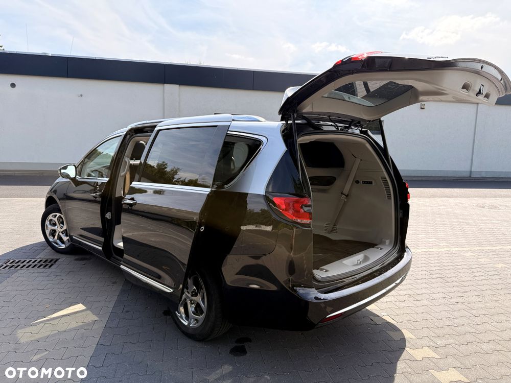 Chrysler Pacifica - 12