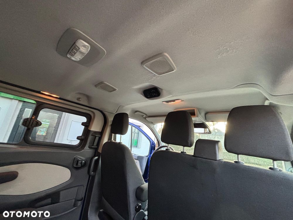 Ford Tourneo Custom - 8