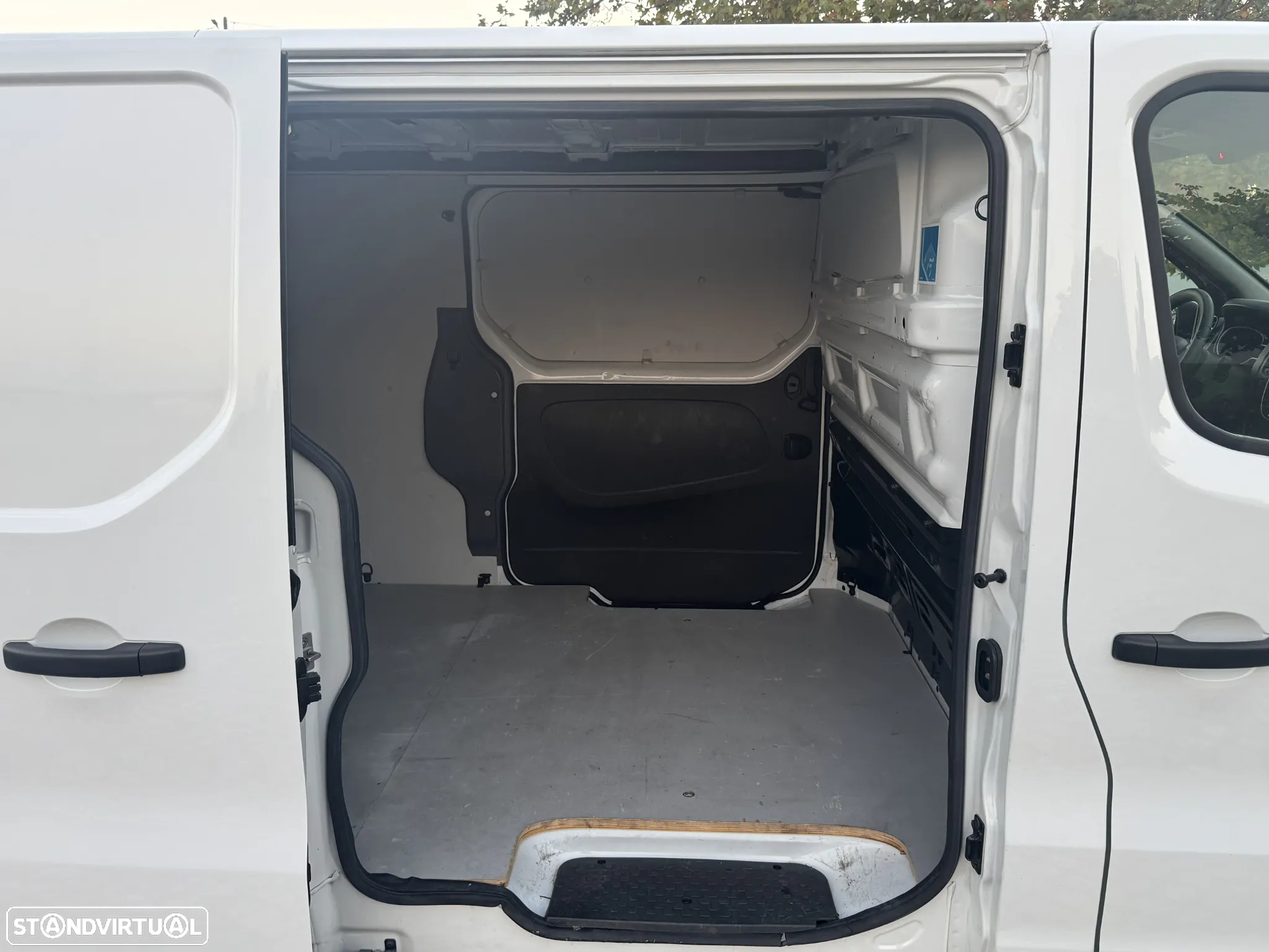 Renault Trafic L2h1 1.6 dci grand confort - 18
