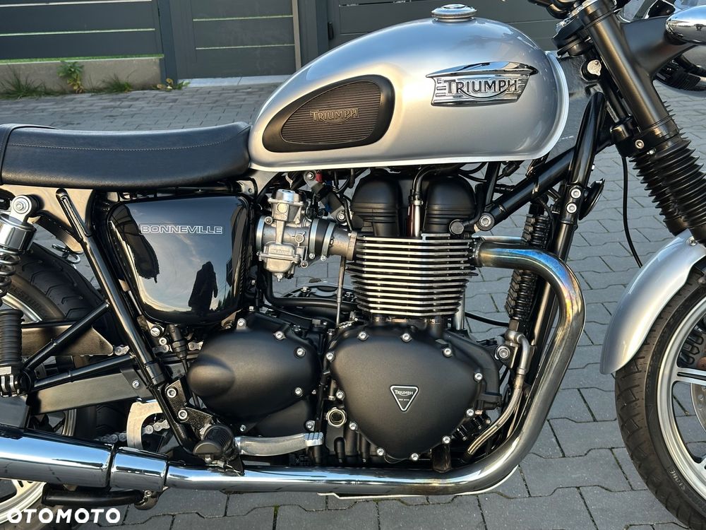 Triumph Bonneville - 7