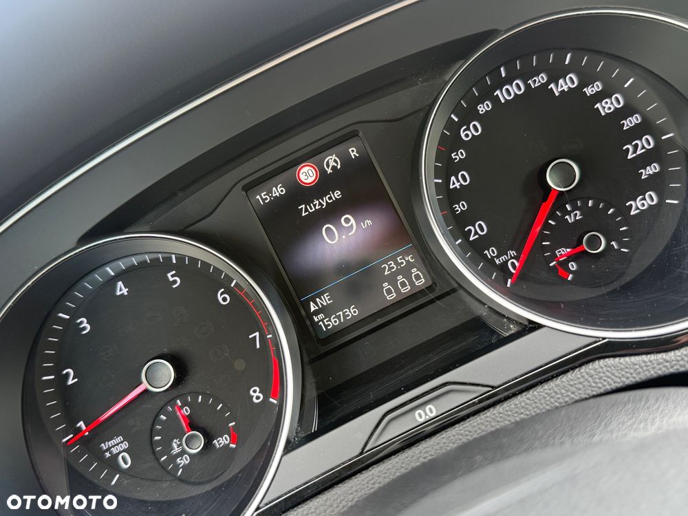 Volkswagen Passat - 13